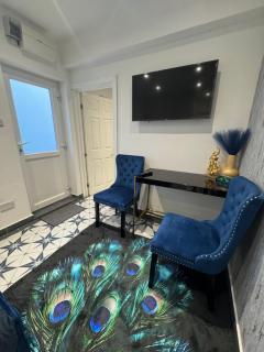 Marble blue flat, City of Gloucester - - 3
