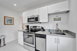 Seaside Beach House - Hollywood - 8