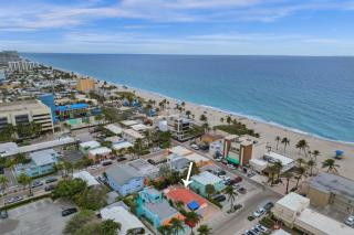 Seaside Beach House - Hollywood - 6