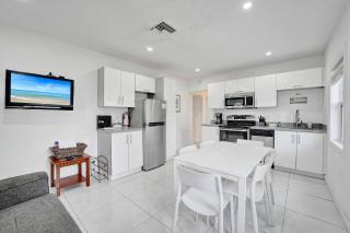 Seaside Beach House - Hollywood - 2