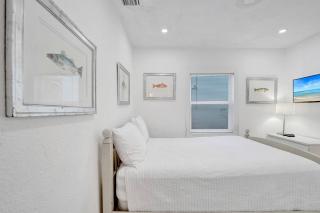 Seaside Beach House - Hollywood - 1