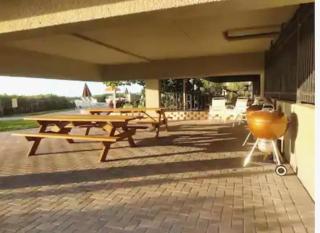 Beach SUN Sation Upscale Oceanfront Corner Unit - Clearwater Beach - 3