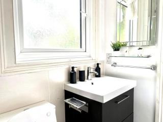 Sleeps 7 The Red Door House - London - 5