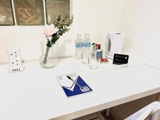 Sleeps 7 The Red Door House - London - 4