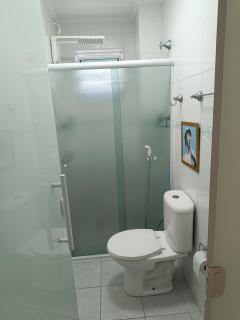 Comfortable Gonzaga Apartament - Em 1 minuto a pé tá na PRAIA Gonzaga em Santos e no Shopping Balneário, 2 ar-condicionados, portaria 24 horas, elevador, 1 vaga carro Gratís, wi-fi Grátis, enxoval Gratuito, PRAIA Santos Gonzaga, Bicicleta disponí - Santos - 1