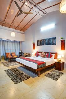 Nature's Vibe Stays Mukteshwar - A 4BHK Plum Orchard Villa - Mukteshwar - 6