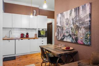 Cozy and Central 2BD Flat - At the Heart of It All by Flat Mаnager - 3
