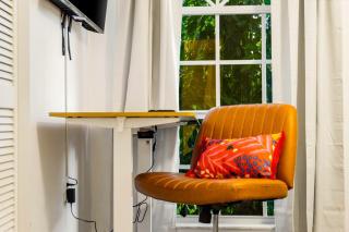 Families and large groups, with TVs in every room - 7