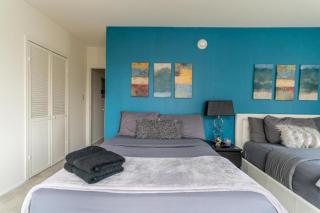 Large Cozy Condo with Beautiful Views near the Grove - Los Angeles - 2