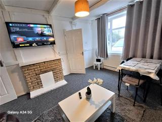 4 Bedroom House - North Dagenham - Dagenham - 0