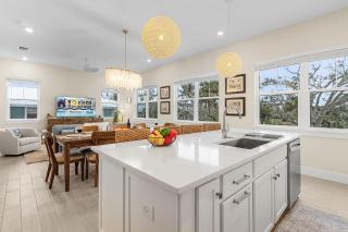 Stunning - Close to the Beach, Heated Pool - Fort Myers Beach - 4