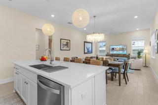 Stunning - Close to the Beach, Heated Pool - Fort Myers Beach - 2