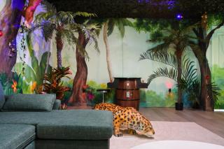 Luxury Stay: Pool, Games, Themed Rooms - Davenport - 2