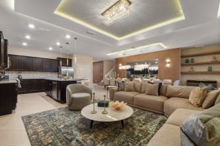 Ultimate Family Fun Retreat 10-Bedroom Luxury Home - Orlando - 5
