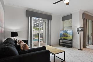 Cozy Family Retreat with Pool Near Disney World - Kissimmee - 4