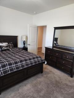 Queen bed cozy and nice - - 5