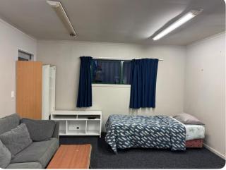 Papamoa Backpack House - 1