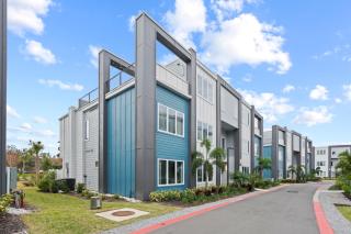 5 Bd 4.5 B Luxury Apt 36-206 - 2