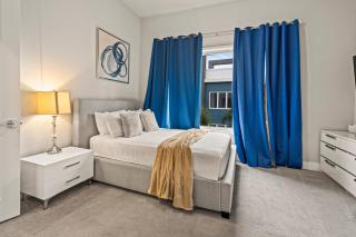 5Bd 4 and a half Ba 2 Story apt 49-215 - 5