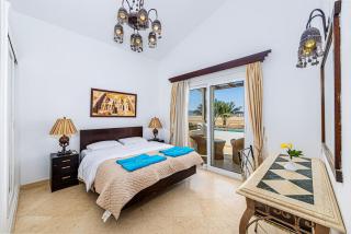 Stunning villa with private heatable pool - 5