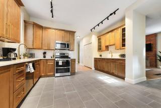 Pet Friendly 6 Bedroom Free Parking plus 5 Min From Bakery Sq - 9