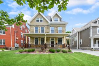 9 Bedroom House with King-sized Bed near Bakery Square - 9