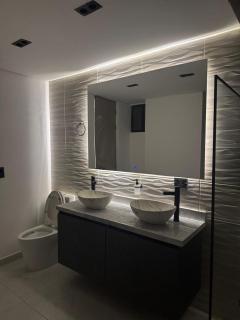 4300 sqft Luxury Penthouse with Stunning Views - 1