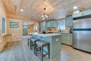 8 Mi to Sleeping Bear Dunes Creekside Cabin - 9