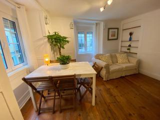 Charming Bairro Alto 2-Bedroom Escape - Lissabon - 1