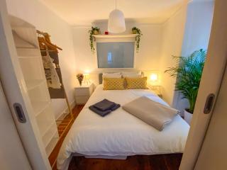 Charming Bairro Alto 2-Bedroom Escape - Lissabon - 9