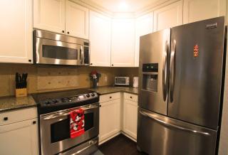 Luxurious 3-Bedroom Condo in Reunion Resort - 6