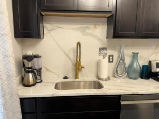 NEW Stylish Townhouse in DC - 4
