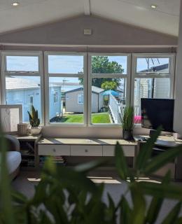 Woody's Retreat - Wyke Regis - 2