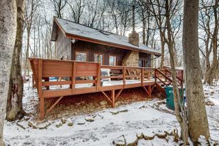 A Rustic Getaway at A Pocono Country Place - Tobyhanna - 0