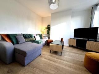 New Southampton Central House - Parking, 6 Beds, Sleeps 9 - City Centre l Cruise Terminal l Great for Contractors, Friends & Families - Southampton - 0
