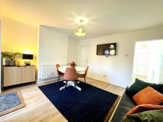 New Southampton Central House - Parking, 6 Beds, Sleeps 9 - City Centre l Cruise Terminal l Great for Contractors, Friends & Families - 1