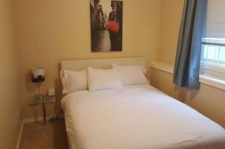 Charming Upper-Level 3-Bedroom House on Beatrice - Vancouver - 7