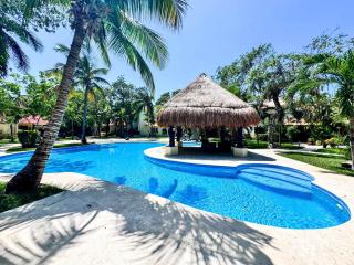 Tropical Playacar Villa Pool Near 5th & Beach - 2