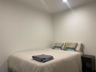 AURA B two bedrooms, 1 living room Wi-Fi skytower and street view, balcony , easy parking - Auckland - 4