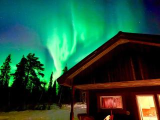 LAKESIDE AURORA CABINS - 2