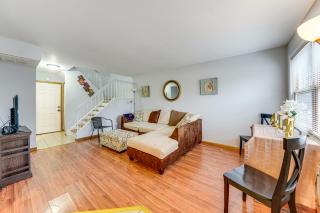 3 Mi to Credit Union 1 Amphitheatre: Suburban Stay - 7