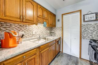 3 Mi to Credit Union 1 Amphitheatre: Suburban Stay - 1