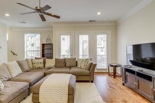 8 Mi to the Galleria Home with Balcony and Yard - 7