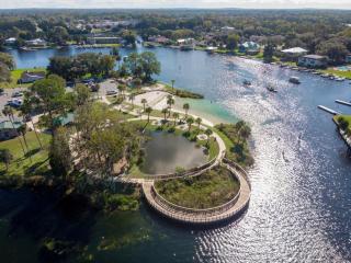 Manatee Watch Den - Crystal River - 1