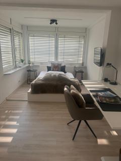 Miracle House mit Terrasse, Parkplatz & Top-Ausstattung in Leonberg - Leonberg - 4