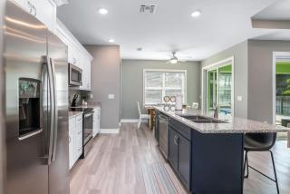 Sea La Vie Beach House - 3