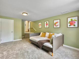 The Caspian large family house with private pool in Summerville - 9