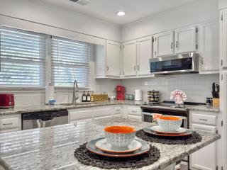 The Caspian large family house with private pool in Summerville - 1