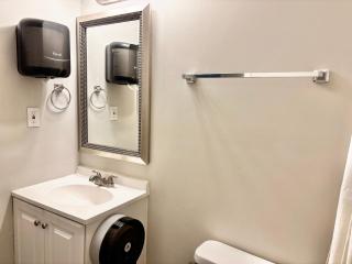 Vintage Queen Suite - 7 Mins From ATL Airport - 3