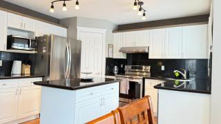 The Ridge Escape-3BR Deluxe Stay - Calgary - 9